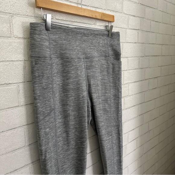 VICTORIA’S SECRET Gray Side Pocket 7/8 Length Leggings - Picture 3 of 10